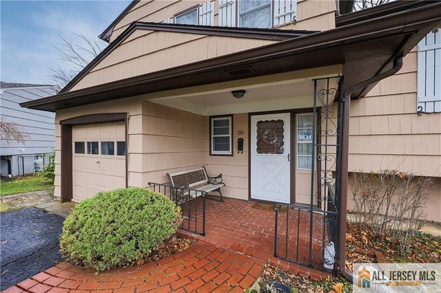 39 Herold Place, Metuchen, NJ 08840