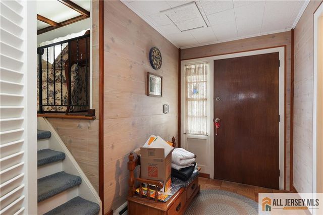 39 Herold Place, Metuchen, NJ 08840