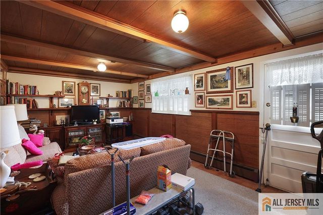 39 Herold Place, Metuchen, NJ 08840