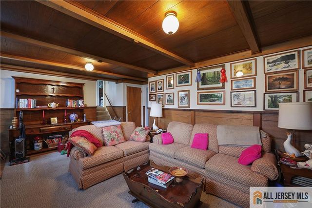 39 Herold Place, Metuchen, NJ 08840