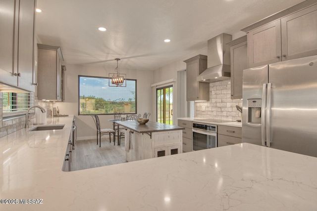 1184 E Camino Diestro, Oro Valley, AZ 85704