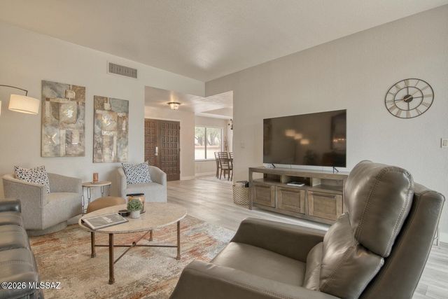 1184 E Camino Diestro, Oro Valley, AZ 85704