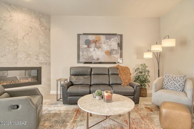 1184 E Camino Diestro, Oro Valley, AZ 85704