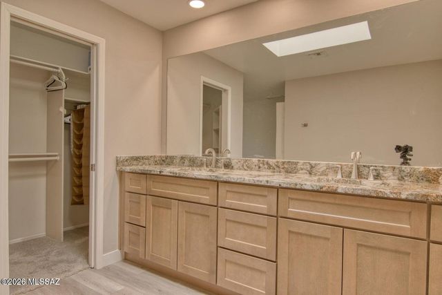 1184 E Camino Diestro, Oro Valley, AZ 85704