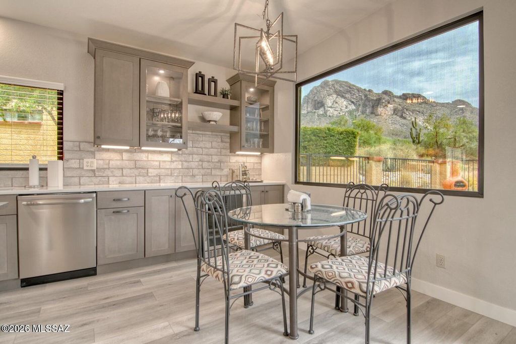 1184 E Camino Diestro, Oro Valley, AZ 85704