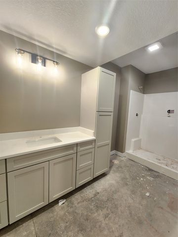 2912 NW Fairfield Court, Ankeny, IA 50023
