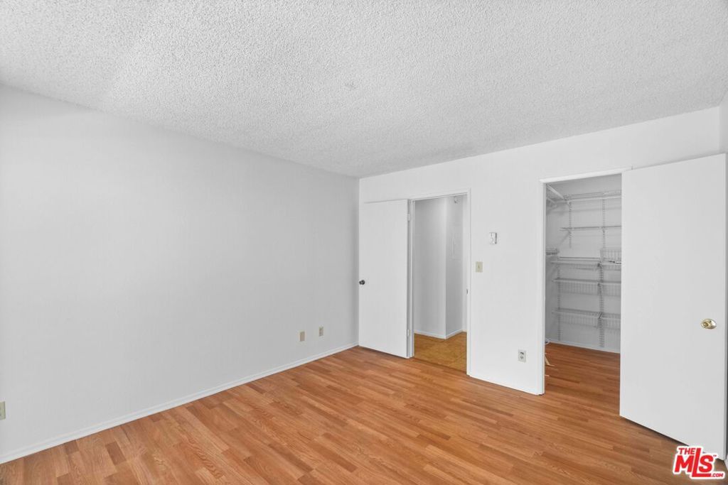 Image 11 of property listing at 4900 Overland Avenue 183, Culver City, CA 90230