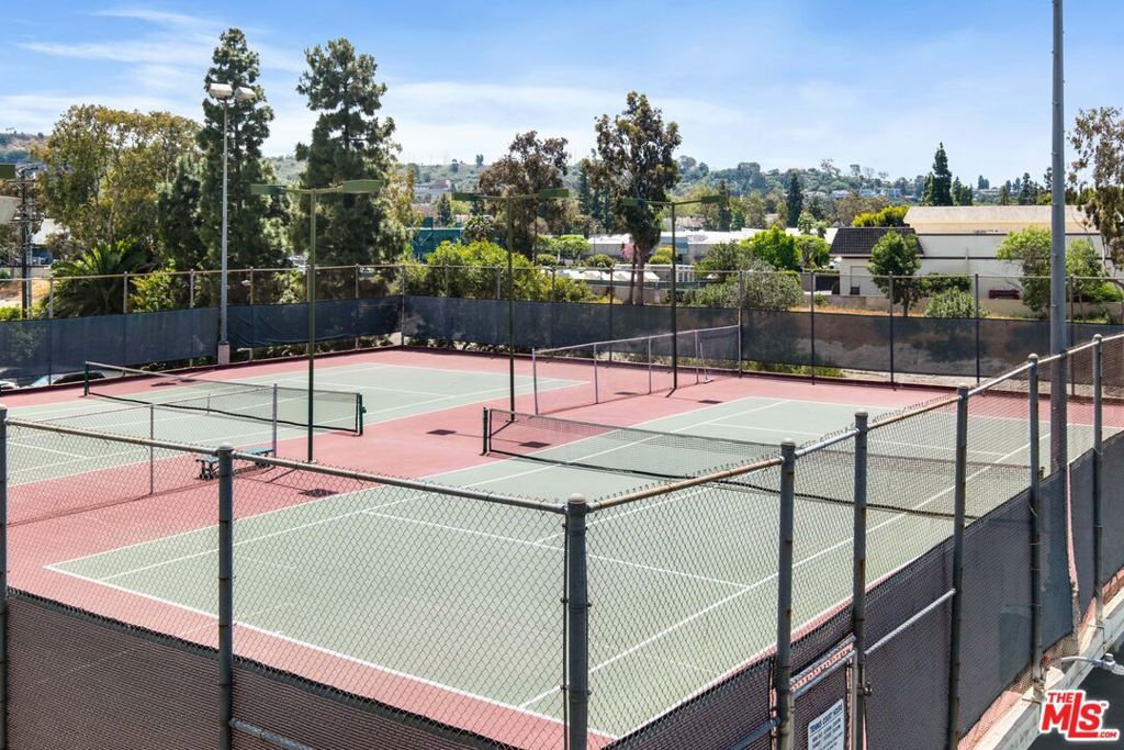 Image 19 of property listing at 4900 Overland Avenue 183, Culver City, CA 90230