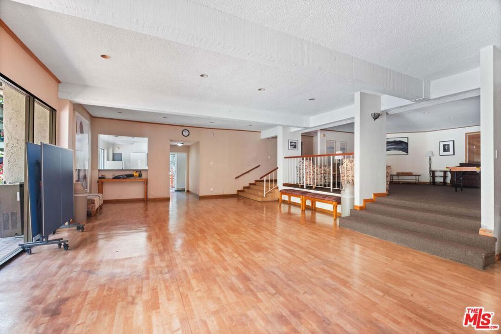 Image 20 of property listing at 4900 Overland Avenue 183, Culver City, CA 90230
