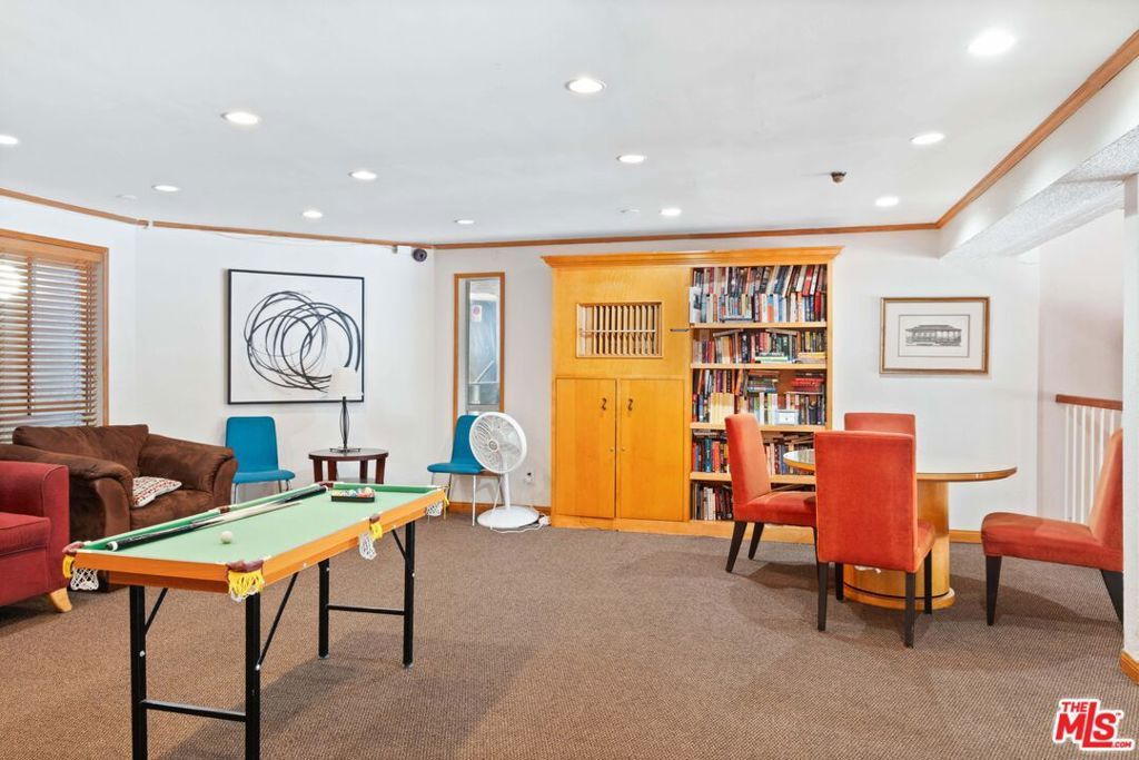 Image 21 of property listing at 4900 Overland Avenue 183, Culver City, CA 90230
