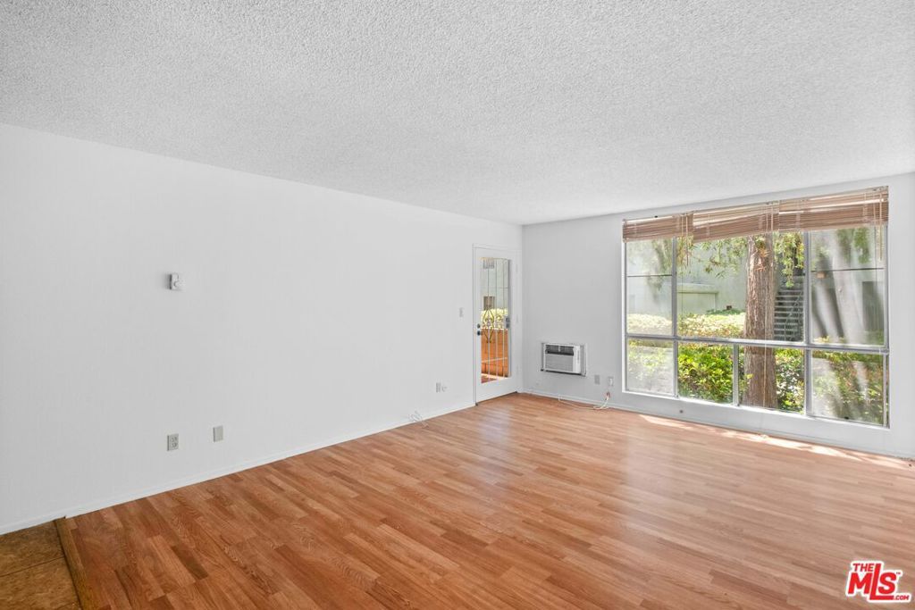 Image 25 of property listing at 4900 Overland Avenue 183, Culver City, CA 90230