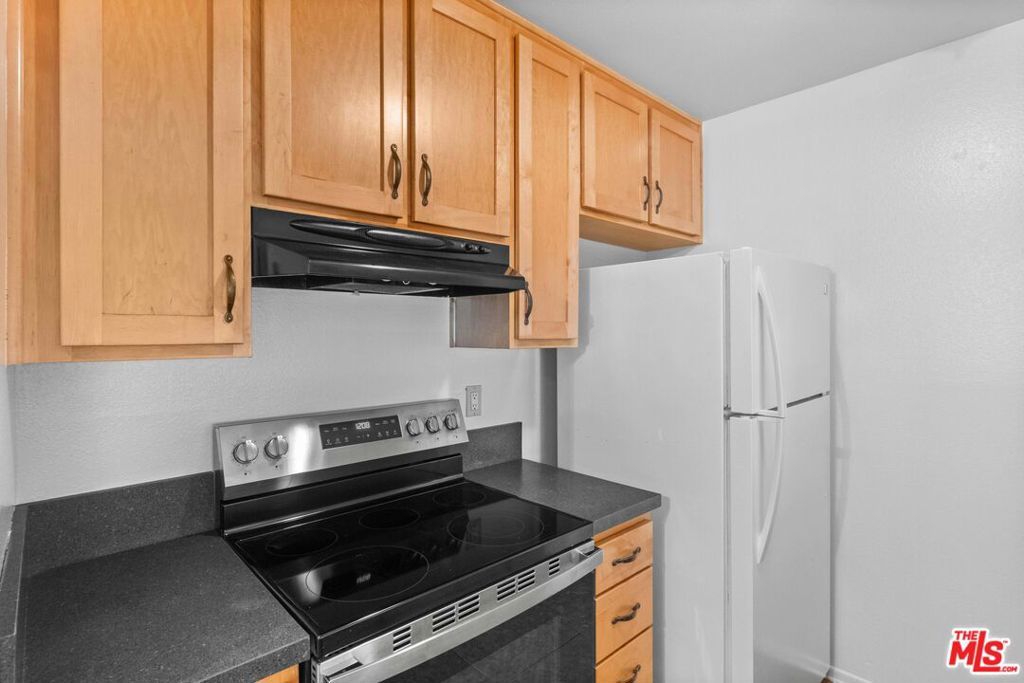 Image 5 of property listing at 4900 Overland Avenue 183, Culver City, CA 90230