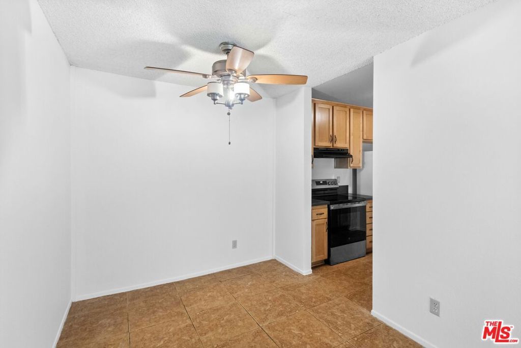 Image 6 of property listing at 4900 Overland Avenue 183, Culver City, CA 90230