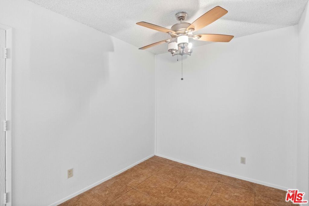 Image 7 of property listing at 4900 Overland Avenue 183, Culver City, CA 90230
