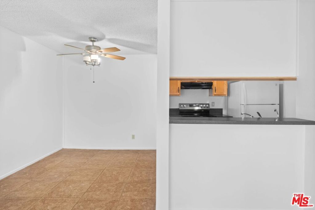 Image 8 of property listing at 4900 Overland Avenue 183, Culver City, CA 90230
