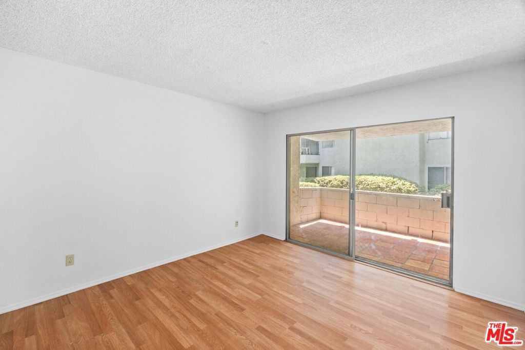 Image 9 of property listing at 4900 Overland Avenue 183, Culver City, CA 90230