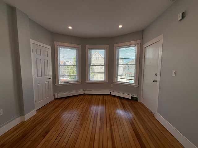 413 Boston St 1R, Lynn, MA 01905