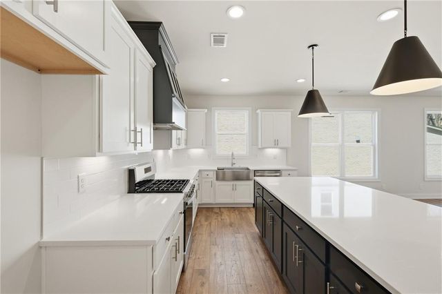 110 POPLAR, Buford, GA 30518