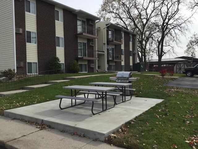 121 N West Street 22, Crown Point, IN 46307