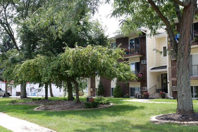 121 N West Street 22, Crown Point, IN 46307