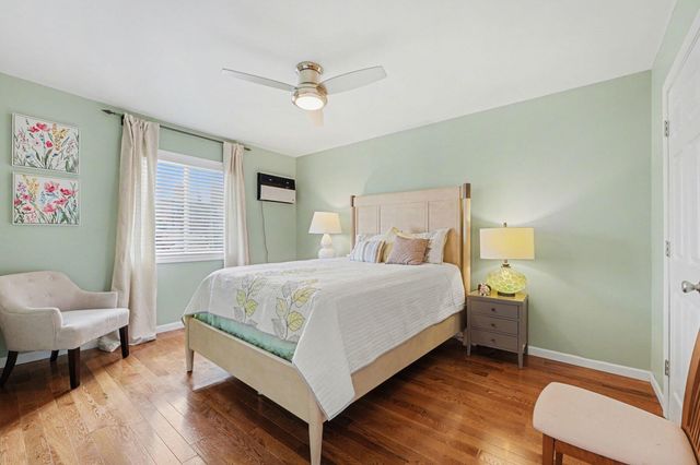 121 N West Street 22, Crown Point, IN 46307