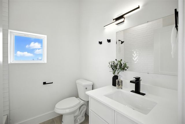 312 N Lancaster Avenue 13, Dallas, TX 75203
