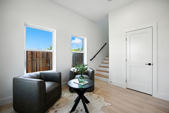 312 N Lancaster Avenue 13, Dallas, TX 75203
