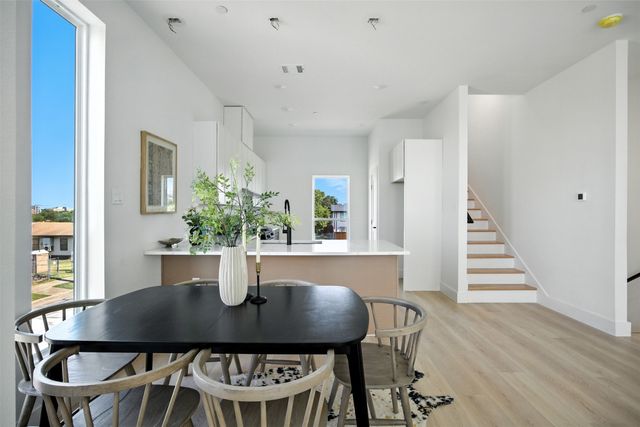 312 N Lancaster Avenue 13, Dallas, TX 75203