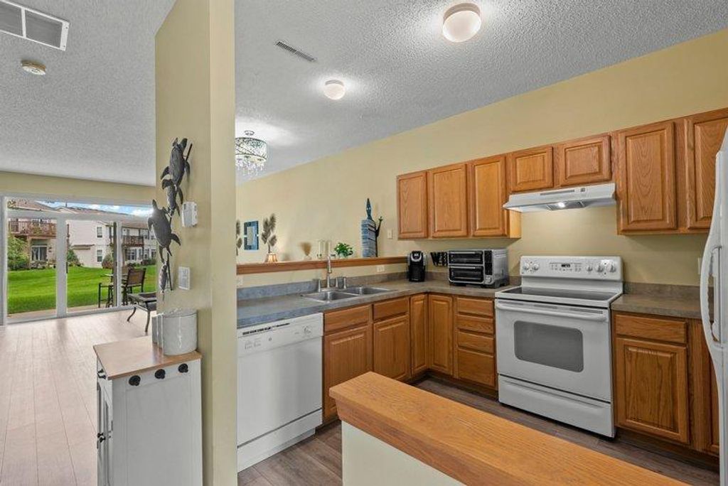 657 Providence Drive, Shakopee, MN 55379 — photo 3