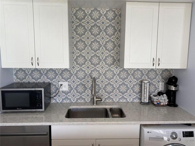 3121 LONGMEADOW 5, Sarasota, FL 34235