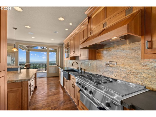 9734 Nw SKYLINE HEIGHTS Dr, Portland, OR 97229
