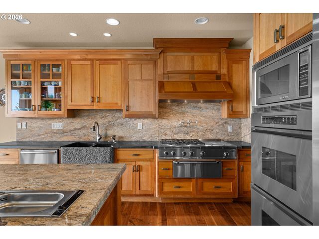 9734 Nw SKYLINE HEIGHTS Dr, Portland, OR 97229