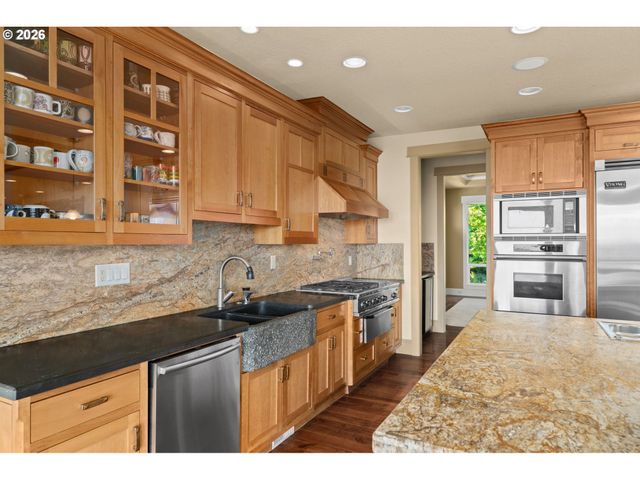 9734 Nw SKYLINE HEIGHTS Dr, Portland, OR 97229