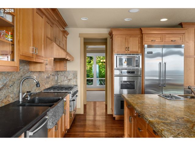 9734 Nw SKYLINE HEIGHTS Dr, Portland, OR 97229