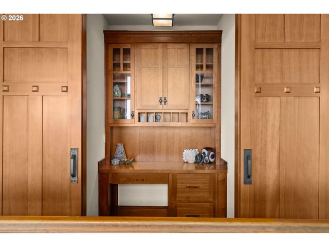 9734 Nw SKYLINE HEIGHTS Dr, Portland, OR 97229