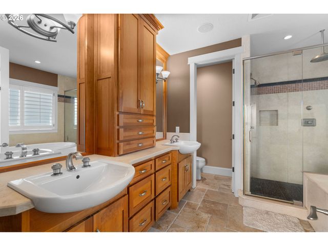 9734 Nw SKYLINE HEIGHTS Dr, Portland, OR 97229