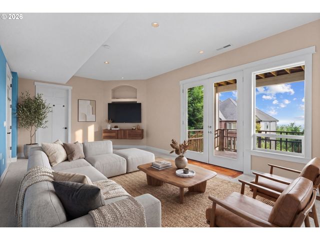 9734 Nw SKYLINE HEIGHTS Dr, Portland, OR 97229