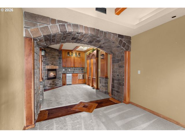 9734 Nw SKYLINE HEIGHTS Dr, Portland, OR 97229