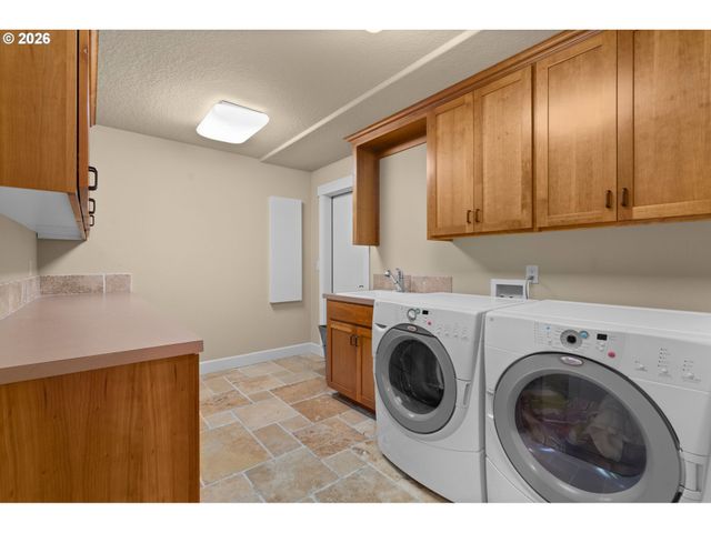 9734 Nw SKYLINE HEIGHTS Dr, Portland, OR 97229