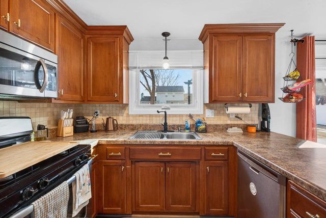 2610 VICKI LANE, Green Bay, WI 54311