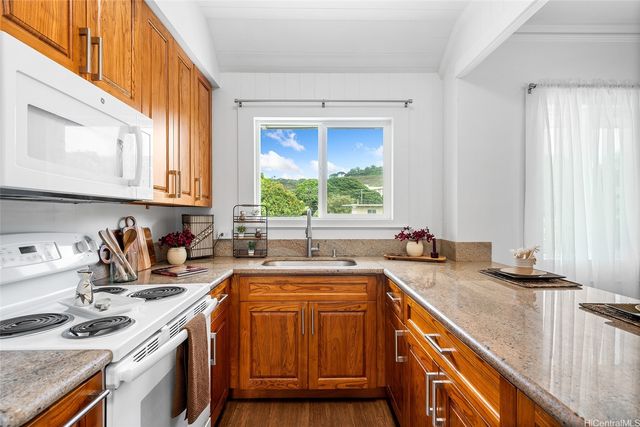 1718 Lewalani Drive, Honolulu, HI 96822