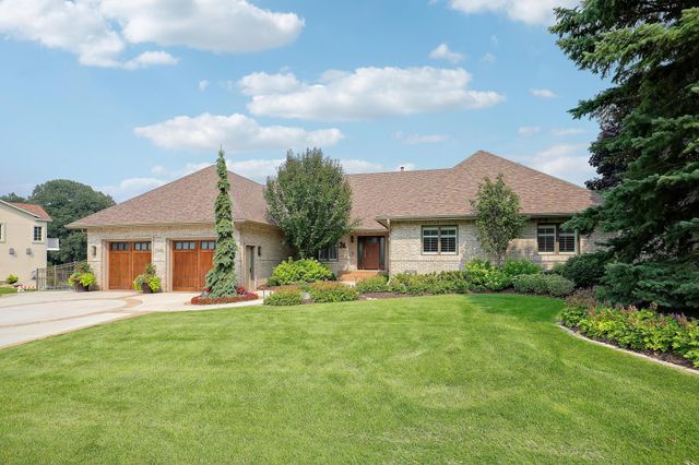 7998 Ithaca Lane N, Maple Grove, MN 55311