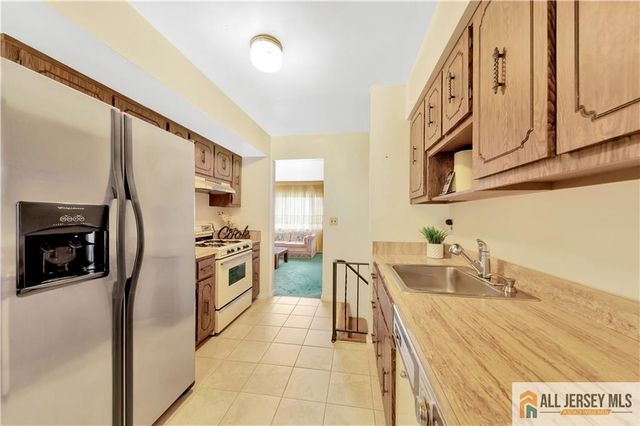 6 Sherry Court, Edison, NJ 08820