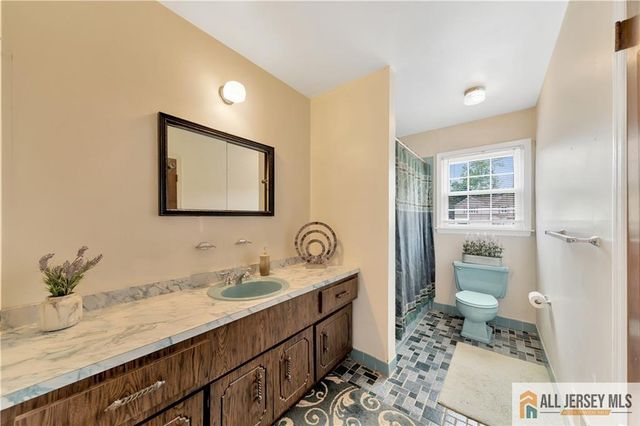 6 Sherry Court, Edison, NJ 08820