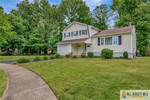 6 Sherry Court, Edison, NJ 08820