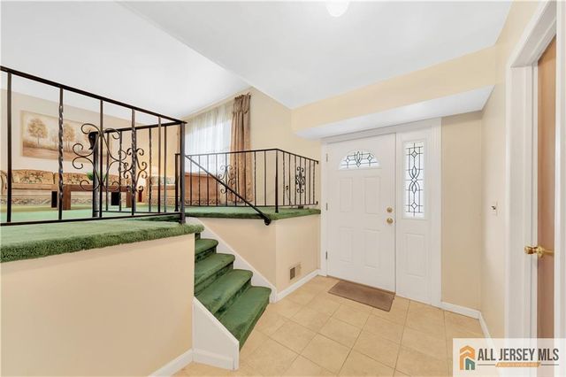 6 Sherry Court, Edison, NJ 08820