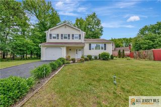 6 Sherry Court, Edison, NJ 08820