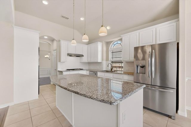 909 Foxtail Drive, Mansfield, TX 76063