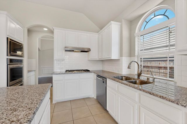 909 Foxtail Drive, Mansfield, TX 76063