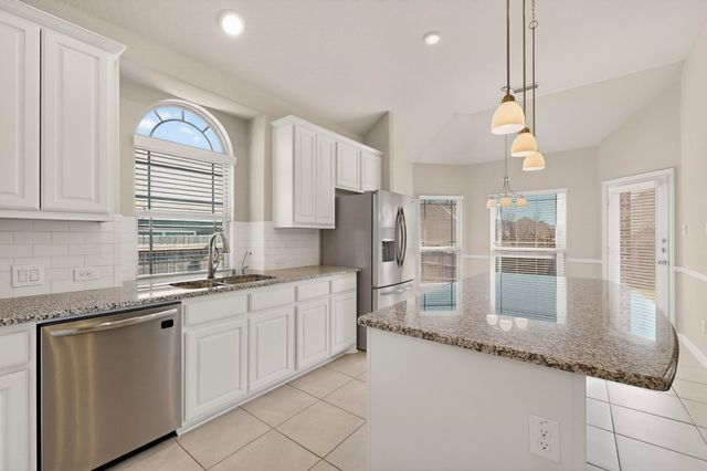 909 Foxtail Drive, Mansfield, TX 76063